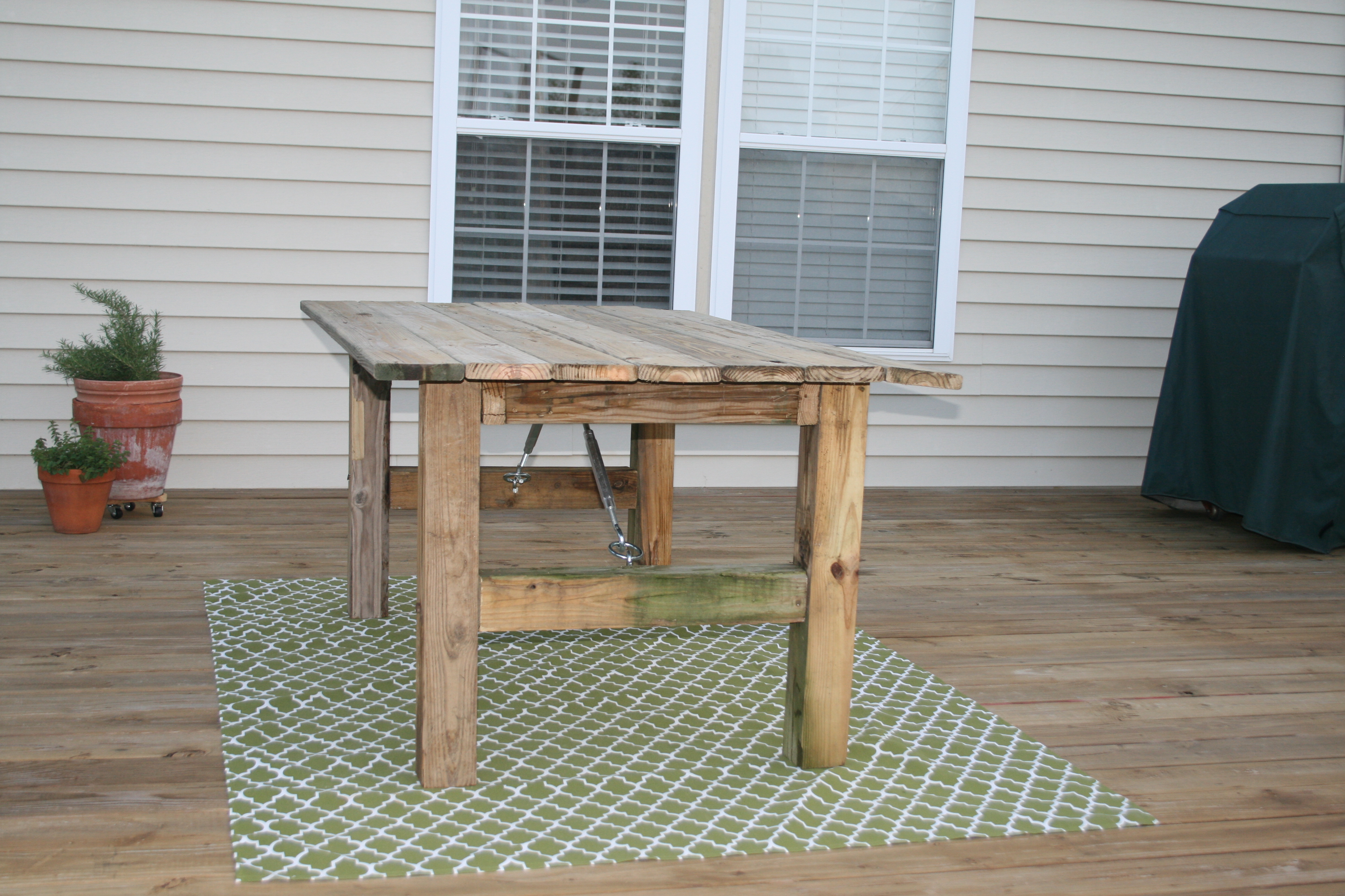 Remodelaholic | How To Build A Rustic Outdoor Dining Table: Guest ...