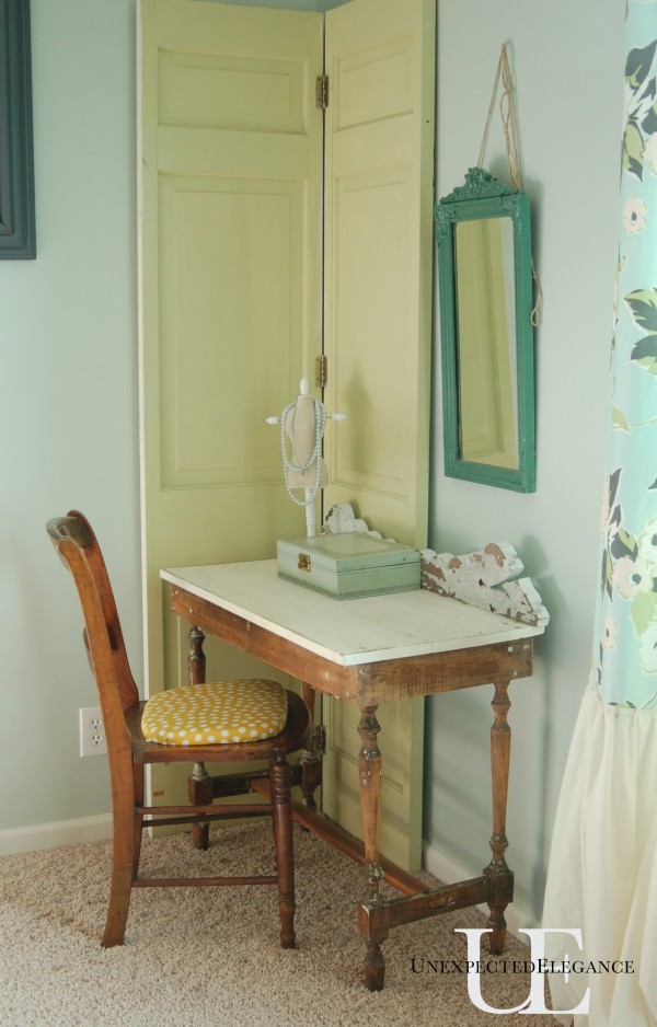 Vanity table at Unexpected Elegance