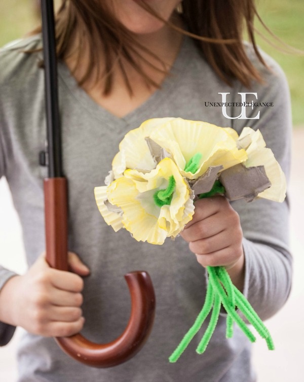 This Spring Flower craft is perfect for a preschool or kindergarten class.  Teach the kids about the parts of the flower as they create.  This is also a perfect Mother's Day gift idea!