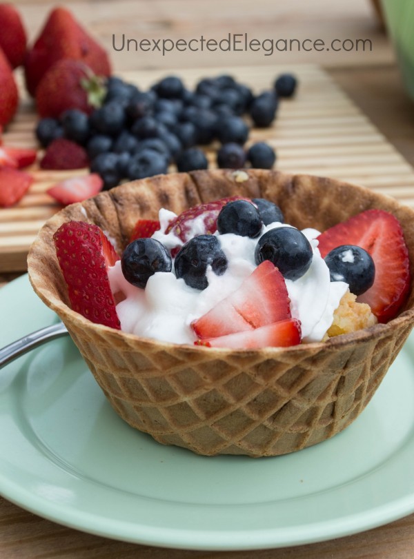 Crockpot Cake with berries