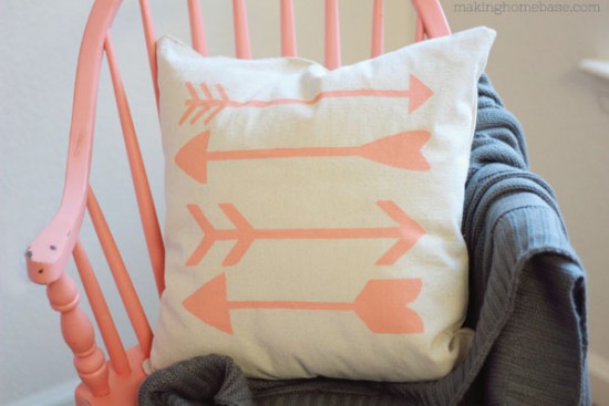 Trendy-Drop-Cloth-Arrow-Pillow-DIY