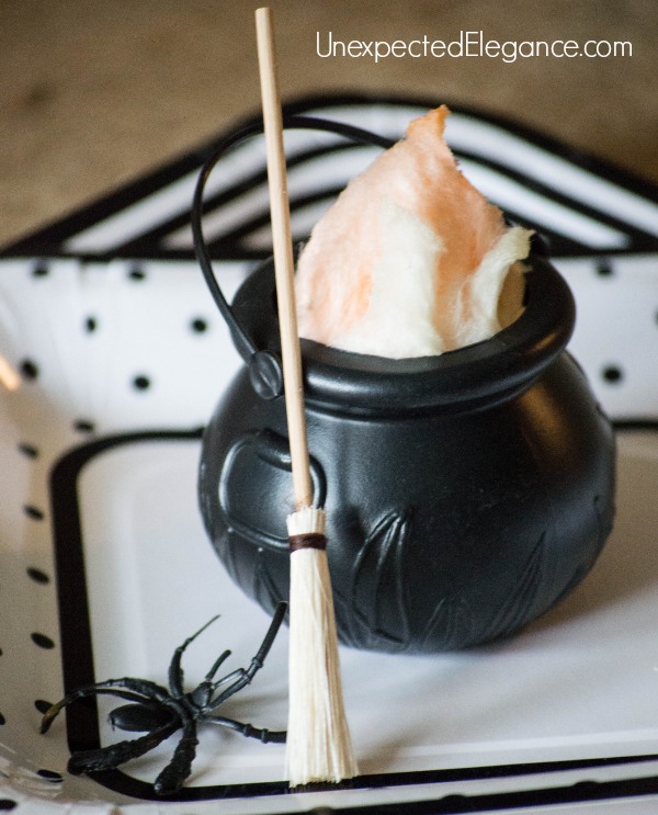 10 Minute Halloween Crafts | Smoky Cauldrons..SUPER easy and quick. Perfect for a Halloween party! #halloween #halloweencraft #party