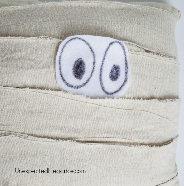 DIY Mummy Pillow for Halloween-1-3