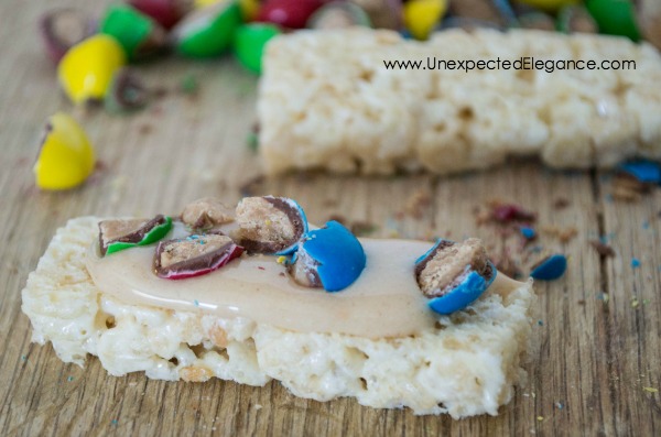 Want some easy entertaining ideas?? Check out this fun TREAT BAR for your next party or get-together. 