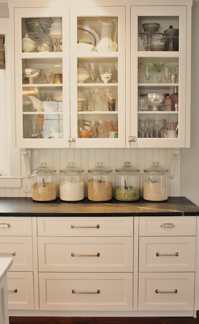 If you have always loved the look of a farmhouse inspired kitchen but aren't ready to rip out your old (or new) cabinets and countertops, there is a way to add a few inexpensive elements that can give you the feel you want! Get 7 INEXPENSIVE tips to help give your kitchen a farmhouse feel!