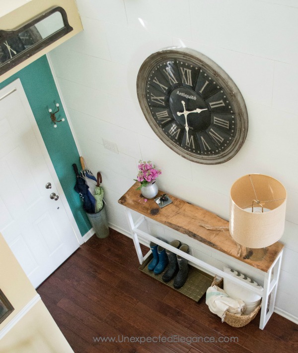 Check out this awesome DIY entry table!!  It's the perfect size for a tight space.