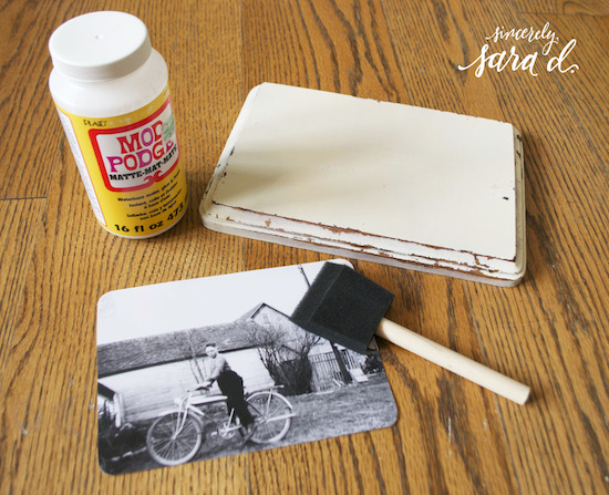 Need a quick and inexpensive way to display your photos?  Check out this awesome DIY tutorial for making photo plaques.  They are great for a gallery wall or to give as a gift!