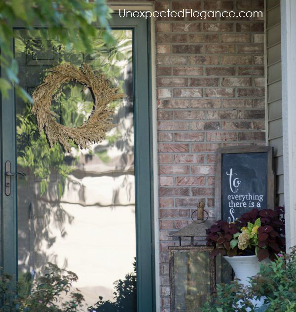 Simple and inexpensive fall decor ideas for your porch.