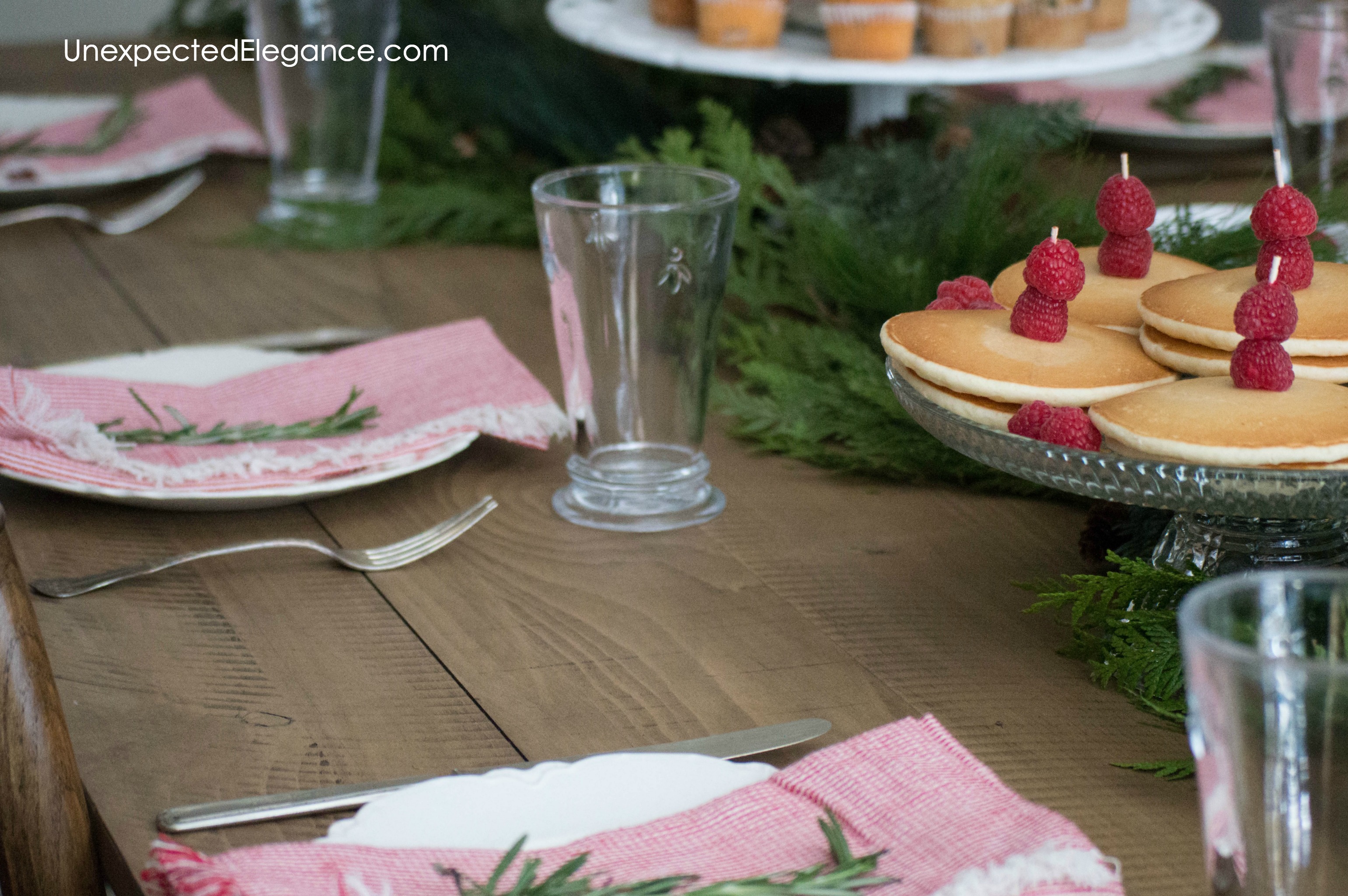 Kick off the holiday season and throw together a quick brunch for some of your girlfriends! This simple Christmas Brunch will give you time to relax and enjoy the hustle and bustle.