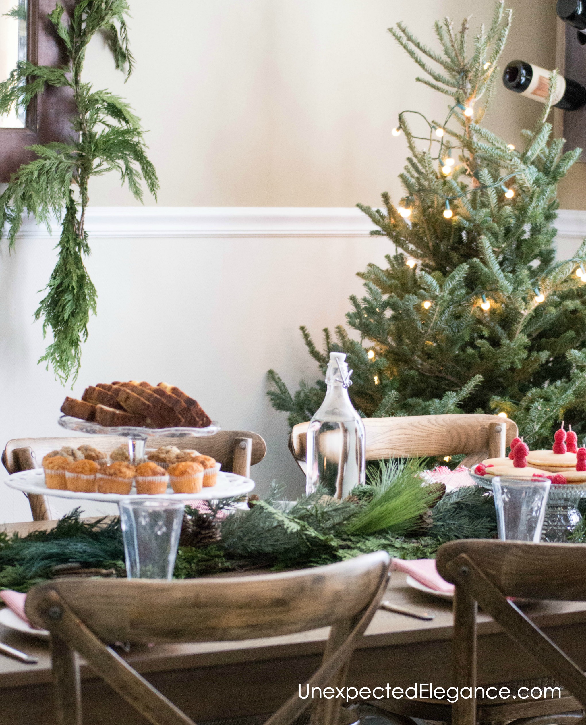 Kick off the holiday season and throw together a quick brunch for some of your girlfriends! This simple Christmas Brunch will give you time to relax and enjoy the hustle and bustle.