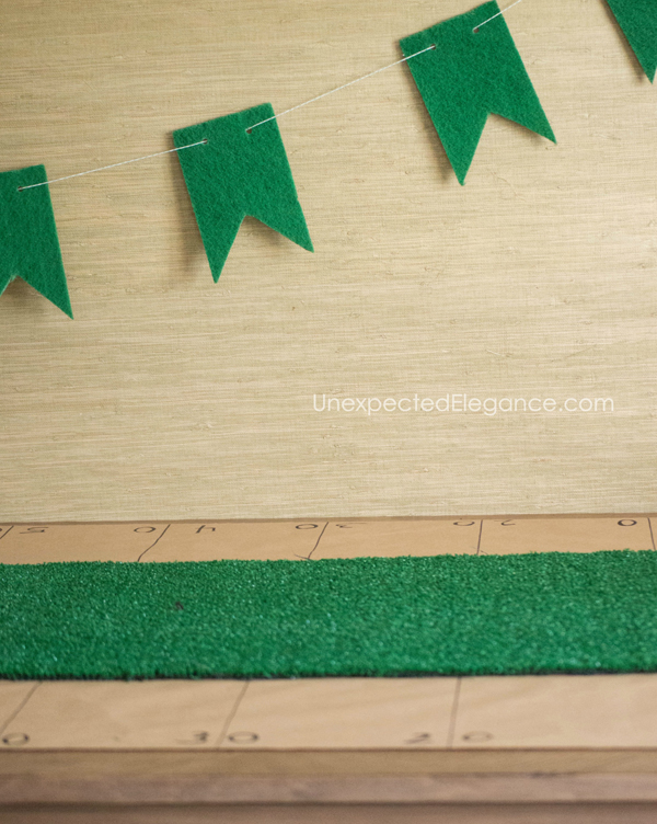 Get an easy and QUICK tutorial for football field table runner. This 10 minute craft will be a great addition to your Super Bowl Party!