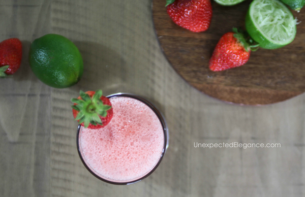 Check out this delicious recipe for a Strawberry Limeade Vodka cocktail! Perfect for those summer parties or get-togethers!