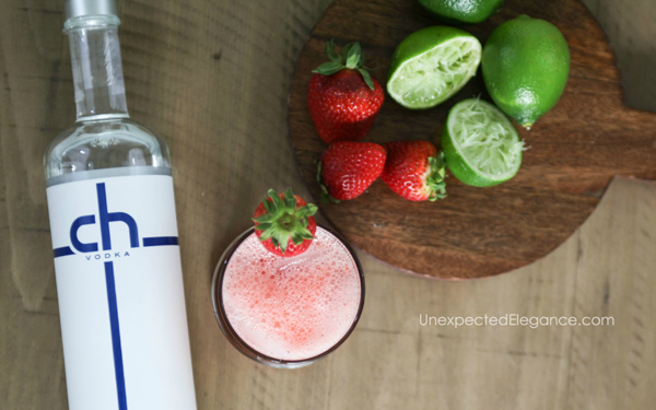 Check out this delicious recipe for a Strawberry Limeade Vodka cocktail! Perfect for those summer parties or get-togethers!