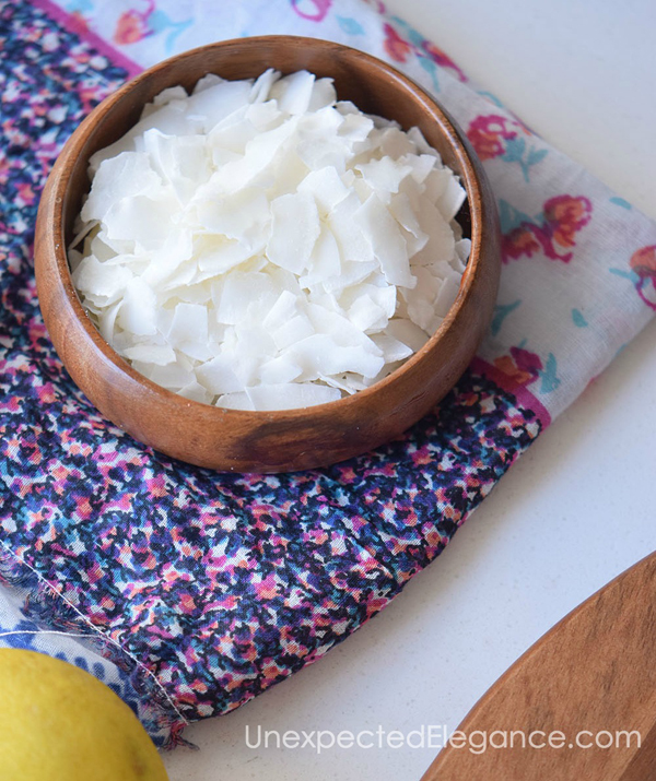 Summer is the perfect time for a refreshing drink. Instead of spending a fortune at Starbucks, give this Coconut Lemon spritzer a try!