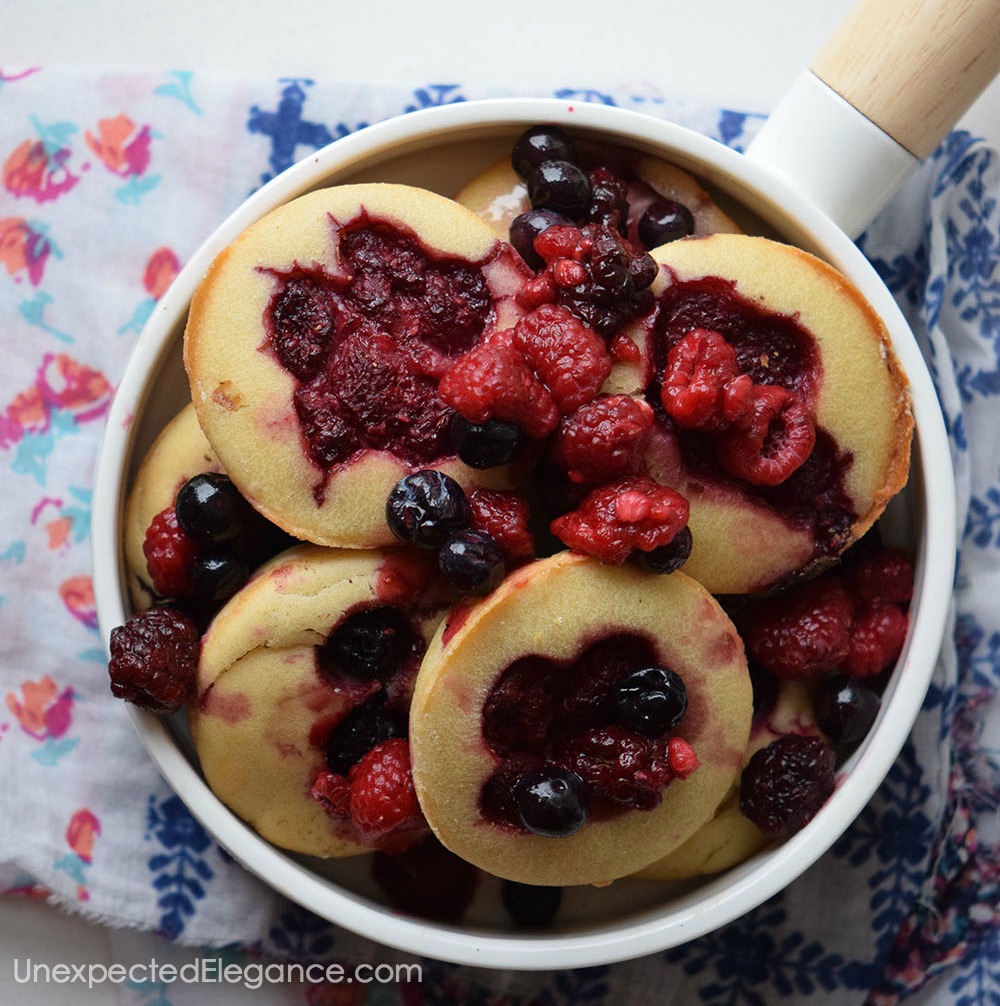 Check out these berry pancake poppers! Need a quick and delicious breakfast recipe, these are perfect!