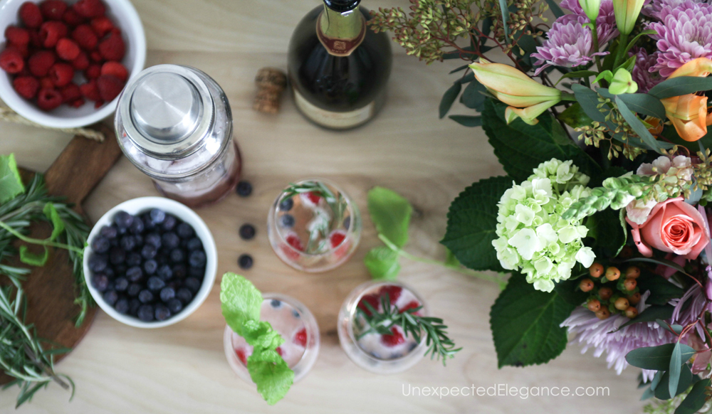 Prosecco berry smash cocktail recipe