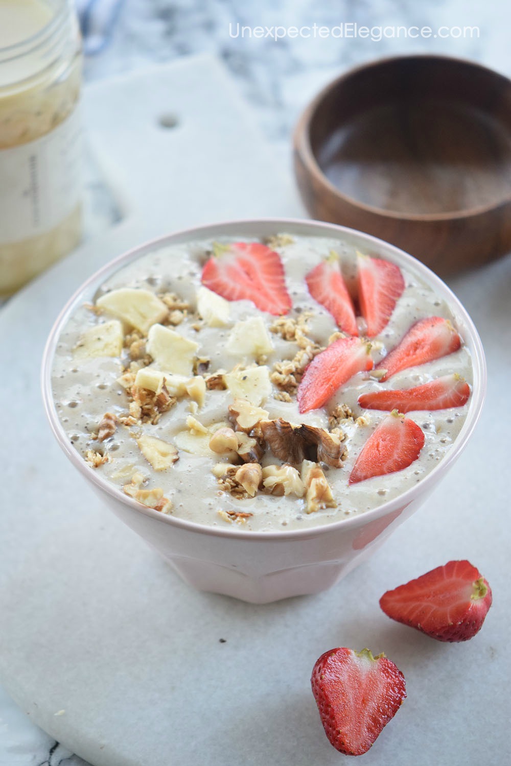 Do you love smoothies? Have you tried a smoothie bowl?? This Strawberry Banana Smoothie Bowl is delicious and will leave you feeling full.