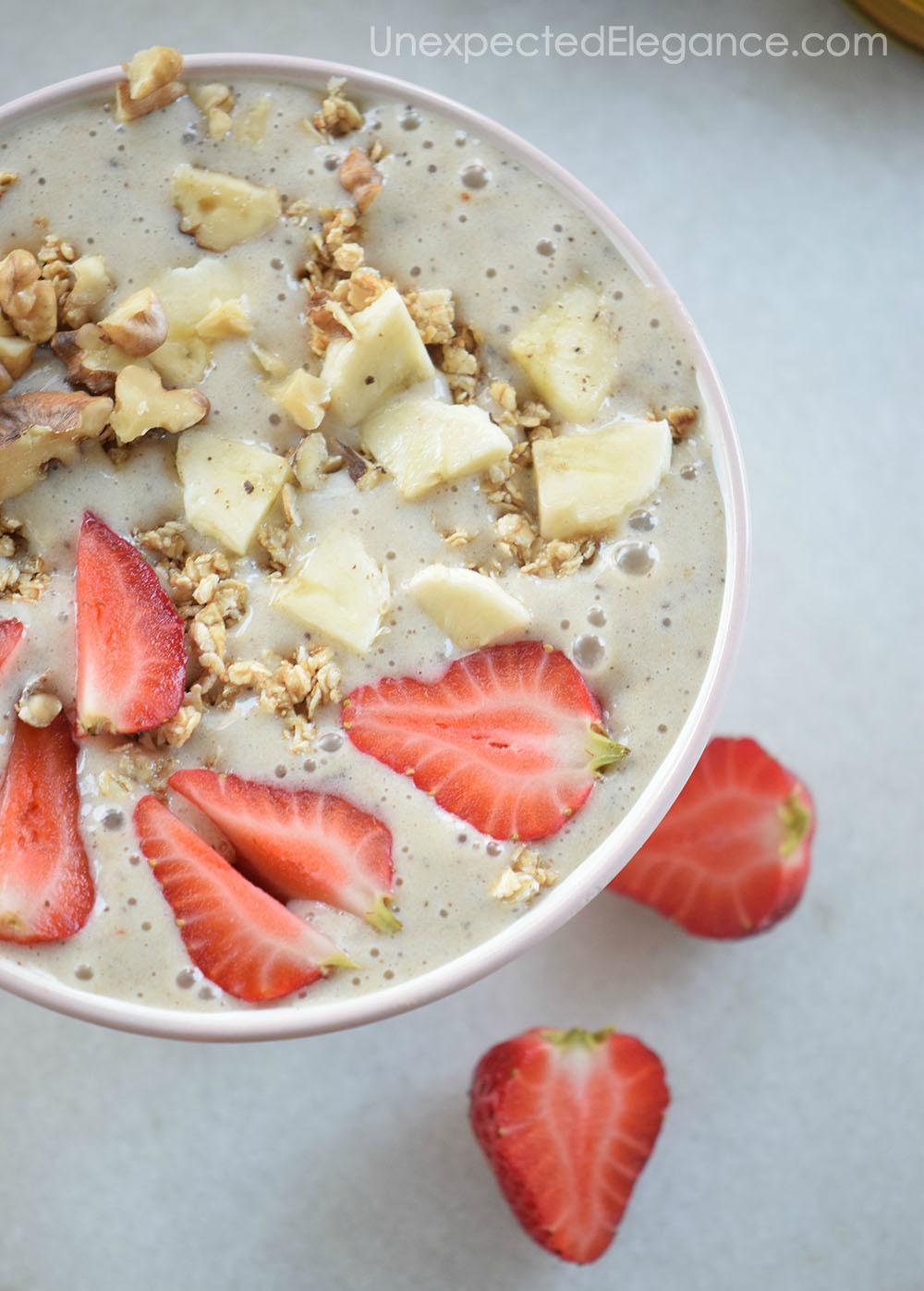 Do you love smoothies? Have you tried a smoothie bowl?? This Strawberry Banana Smoothie Bowl is delicious and will leave you feeling full.