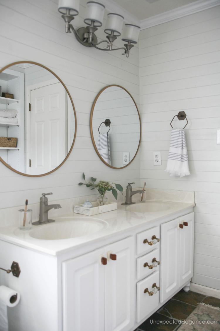 These small bathroom updates gave this bathroom an immediate facelift!