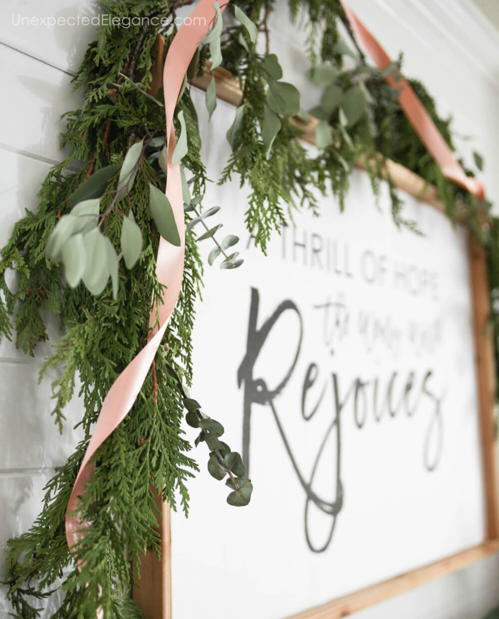 Simple holiday decor that look amazing.