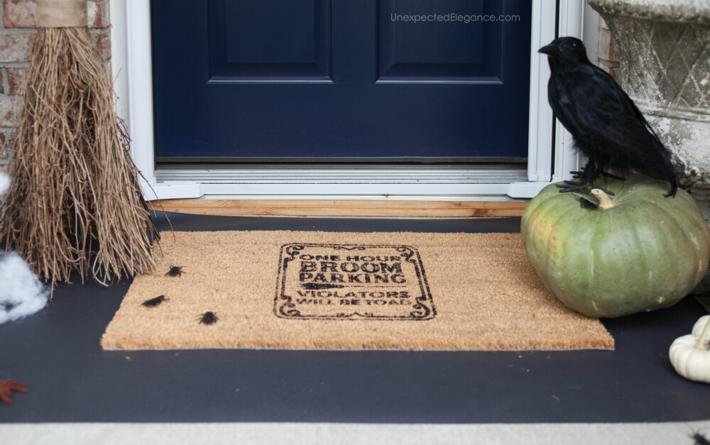 Get directions for this DIY Halloween doormat.