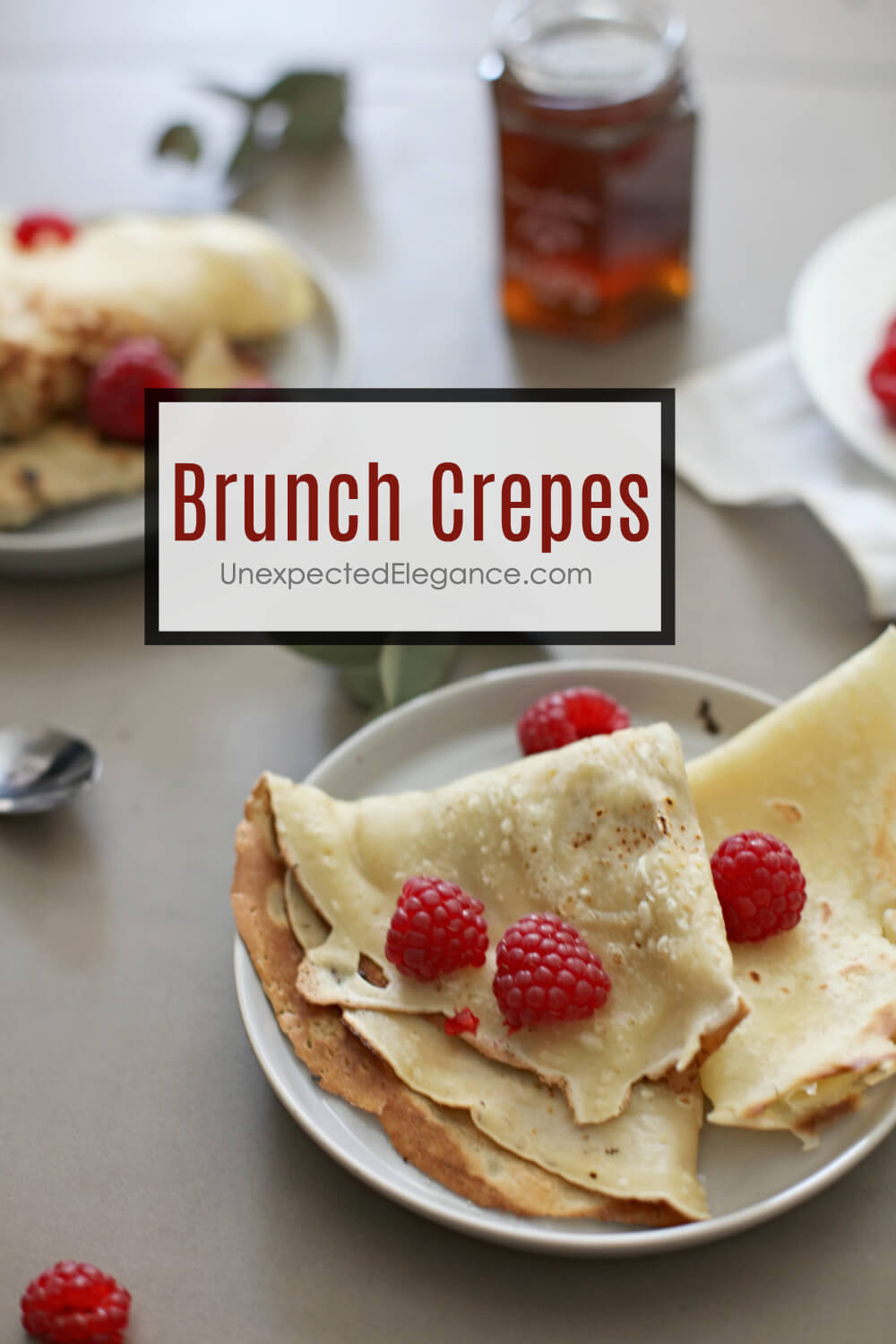 Try this delicious and versatile crepe recipe. You can add your own topping to personalize. It's delicious and is perfect for a Sunday brunch or even as a dessert. 